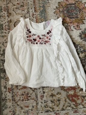cupcakes & cashmere White Embroidered Floral Ruffle Blouse